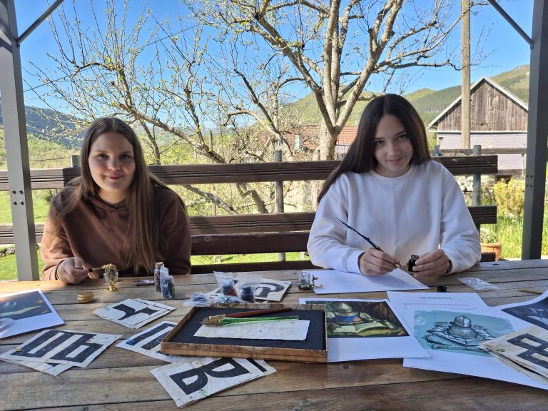 f9cb7504-1308-4b48-8cb7-7a3c0044deac